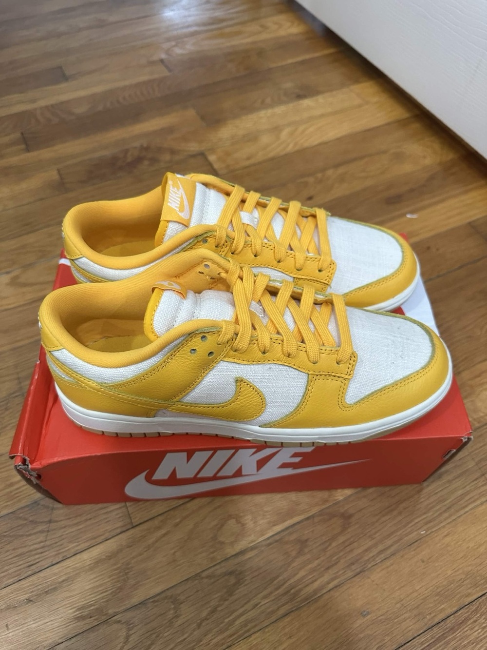*Used* Nike Dunk Low Men White Yellow (HF4867-739) Size 9 *Damaged Original Box*
